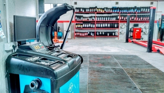 4 Pneumatici Nuovi con Montaggio, Equilibratura e Valvole da �190,00